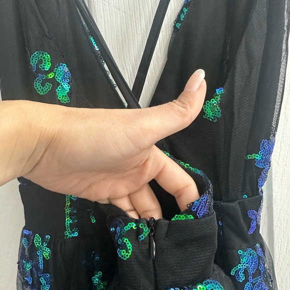 LOVE & LEMONADE Deep Plunge V-Neck Dress - Picture 6 of 8